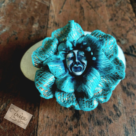 16/26 Brož 7x7cm (brooch) 300,- Kč