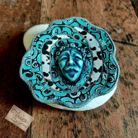 17/26 Brož 7x7cm (brooch) 300,- Kč